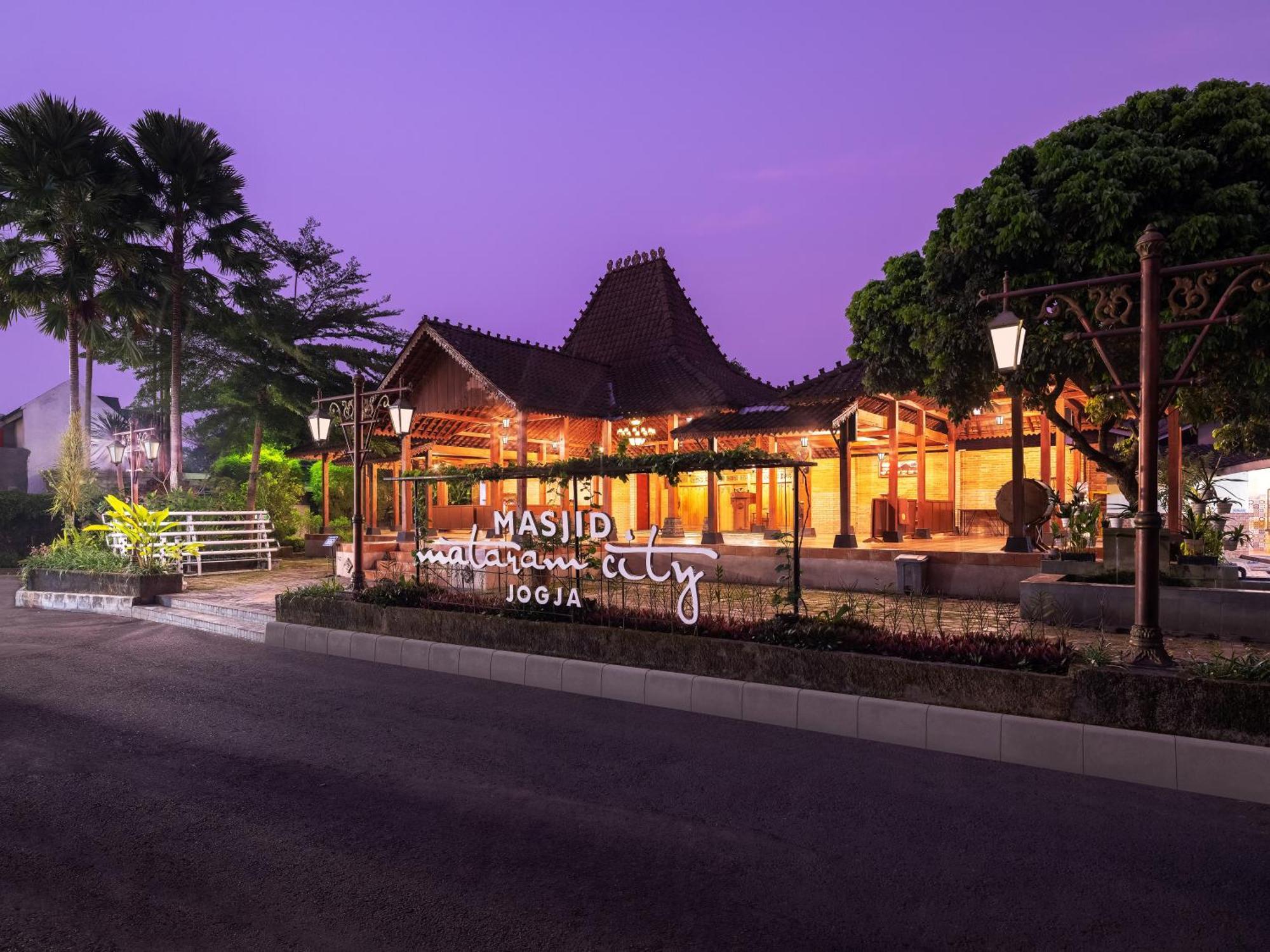 The Alana Yogyakarta Hotel And Convention Center Sleman  Exterior foto
